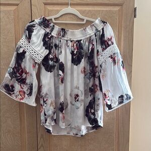 Jennifer Lopez Cream Ruffled 3/4 Sleeve Blouse